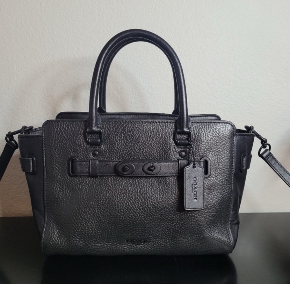 Coach Swagger 27 Black Leather Tag Detail